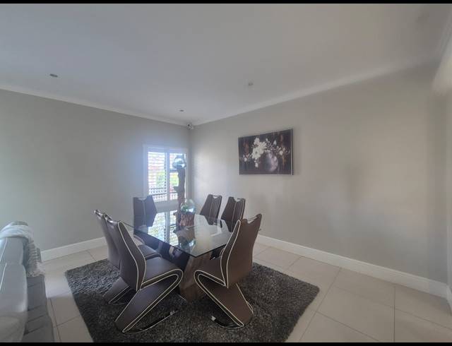4 BEDROOM TOWNHOUSE FOR SALE IN IZINGA ESTATE